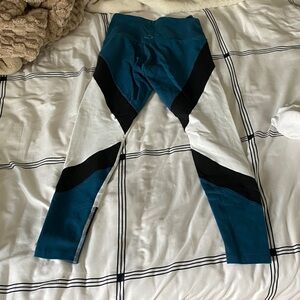 Beyond Yoga Black, Teal and White Colorblock legging